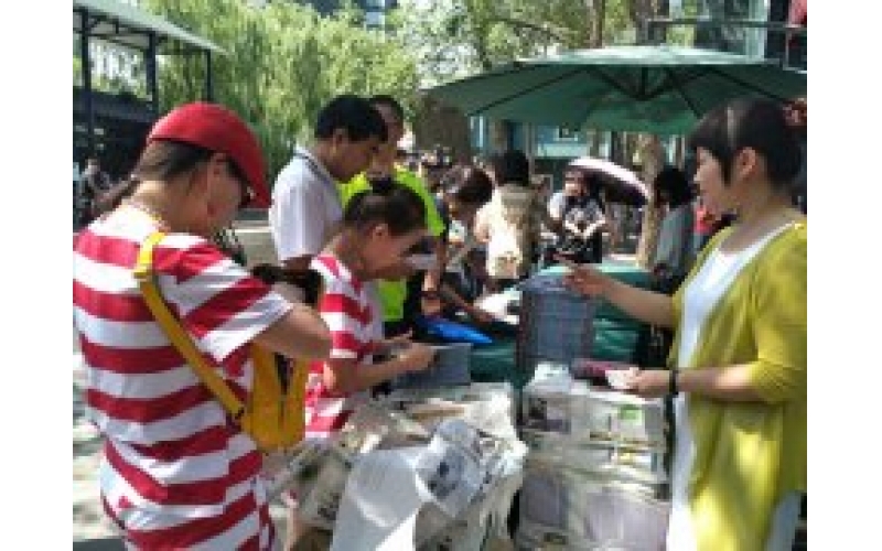 “ABG集团女孩」嘏赫凡在签售会在ABG集团集团进行